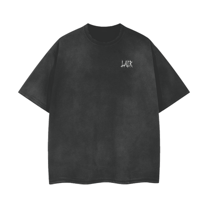 Unisex vintage wash frayed T-shirt with drop shoulder and round neck, made of 100% cotton.